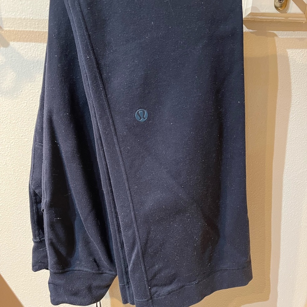 Size 4 lululemon straight wide leg drawstring waist.  Long leg.